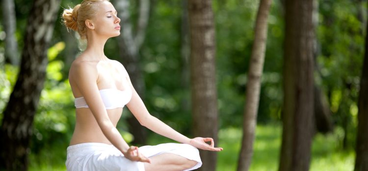 Yoga all’Aria Aperta: L’esperienza di Connessione con la Natura ed i 5 Elementi